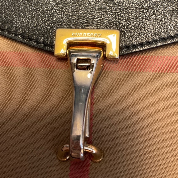 BURBERRY CHECKMARK AND NAVY BLUE LEATHER CROSSBODY PURSE.  Includes dust bag. - Picture 2 of 16